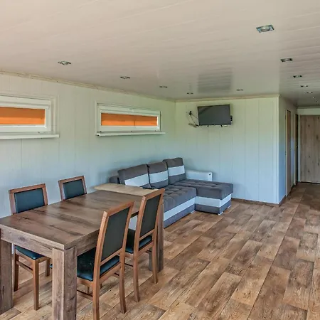 Pet Friendly In With View